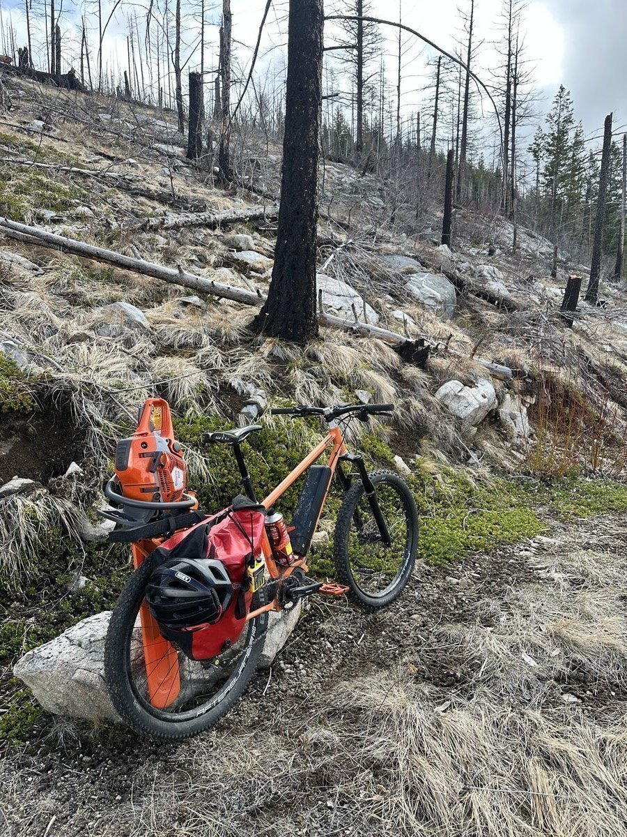 Saw hauling e-bike on Taylor Ridge